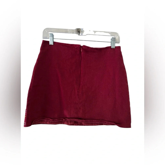 Red embroiderers floral mini skirt - Picture 3 of 4